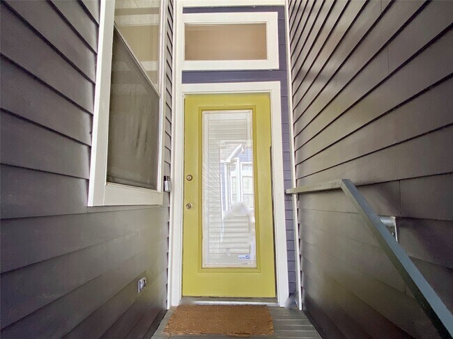 Building Photo - 735 Arlington St