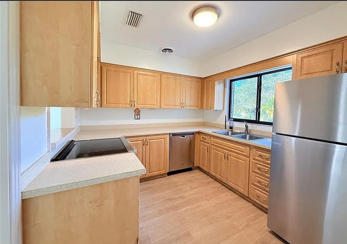 Kitchen - 225 Cevera Dr