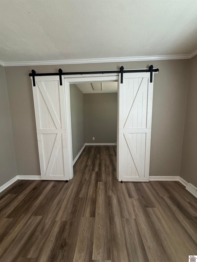 Building Photo - 5935 Merrydale Dr