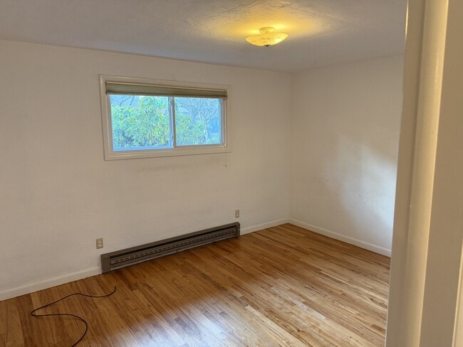 Building Photo - 3525 River Rd