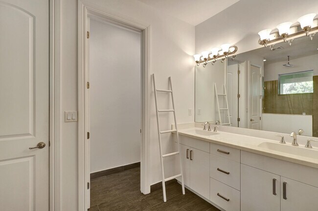 Building Photo - 100 NW 69th Cir