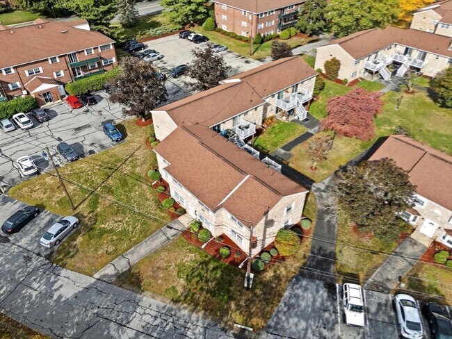 Building Photo - 10 Washington Park Dr