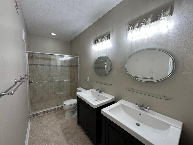 Building Photo - 1910 E Palm Ave