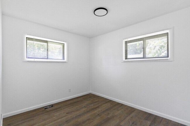 Building Photo - 9835 Winkler Dr