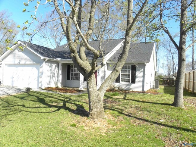 Building Photo - 258 Mountain Creek Dr