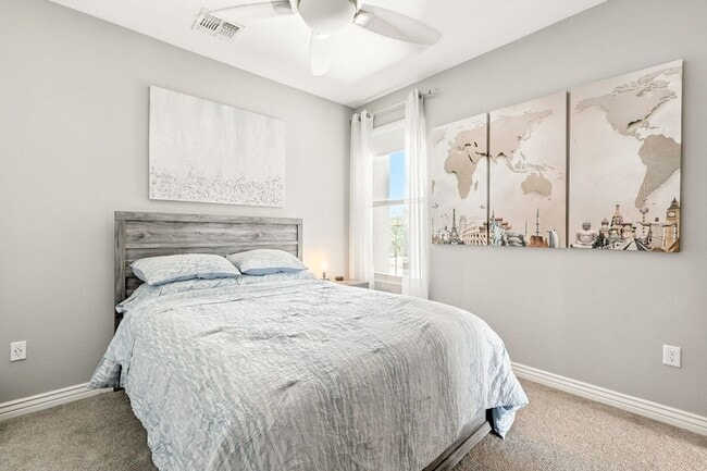 Building Photo - Beautiful condo with mountain views in gated community