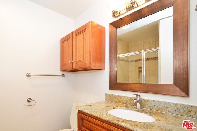 Building Photo - 5950 Canterbury Dr