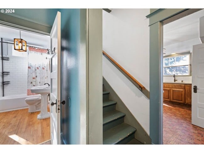 Building Photo - Gorgeous Upscale 4 bed 2 bath