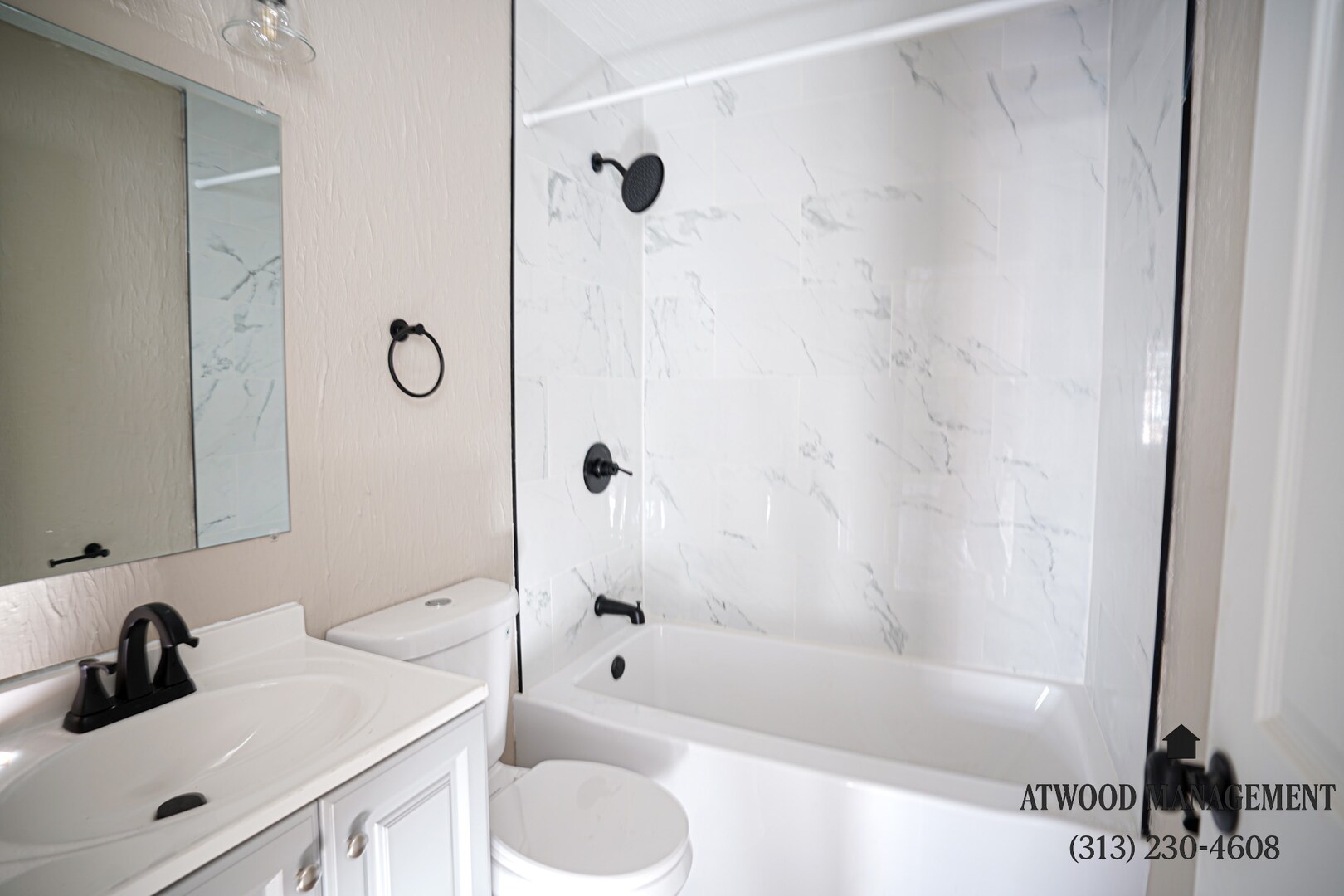 Building Photo - Fully Renovated 2-Bedroom Home – Move-In Ready for You!