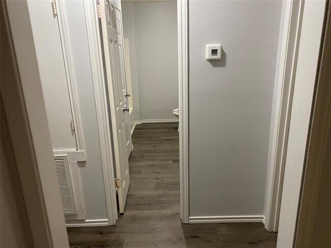 Building Photo - 309 S Avenue C Ave