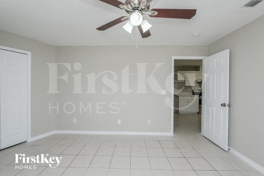 Building Photo - 906 Hart St