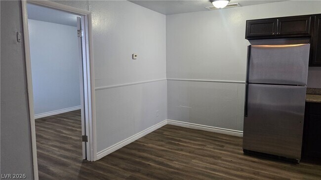 Building Photo - 716 N 11th St