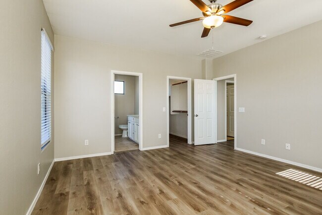 Building Photo - 11809 W Hopi St