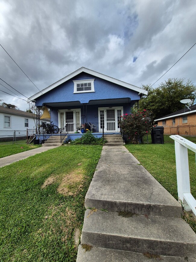 Building Photo - 2737 Wisteria St