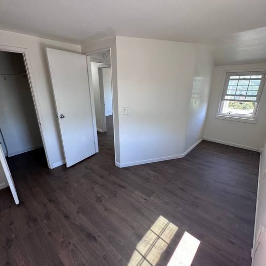 Building Photo - 541 W Loop Dr