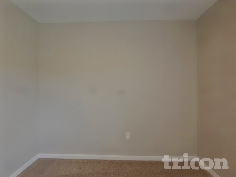 Building Photo - 220 Garnet Ave