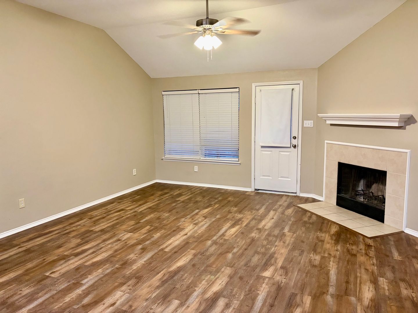 Building Photo - 809 Canyon Cove Dr