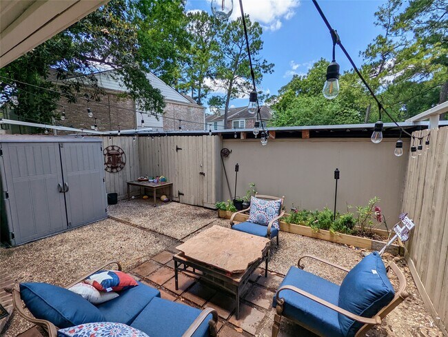 Building Photo - 13374 Trail Hollow Dr