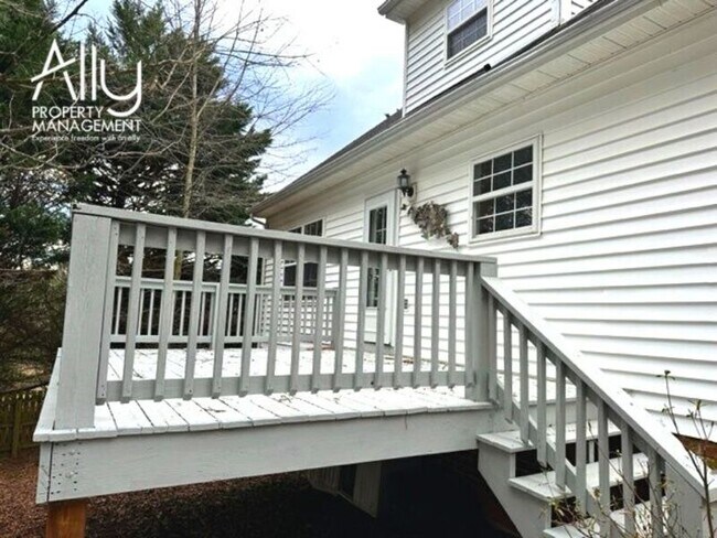 Building Photo - 1003 Wintergreen Ln