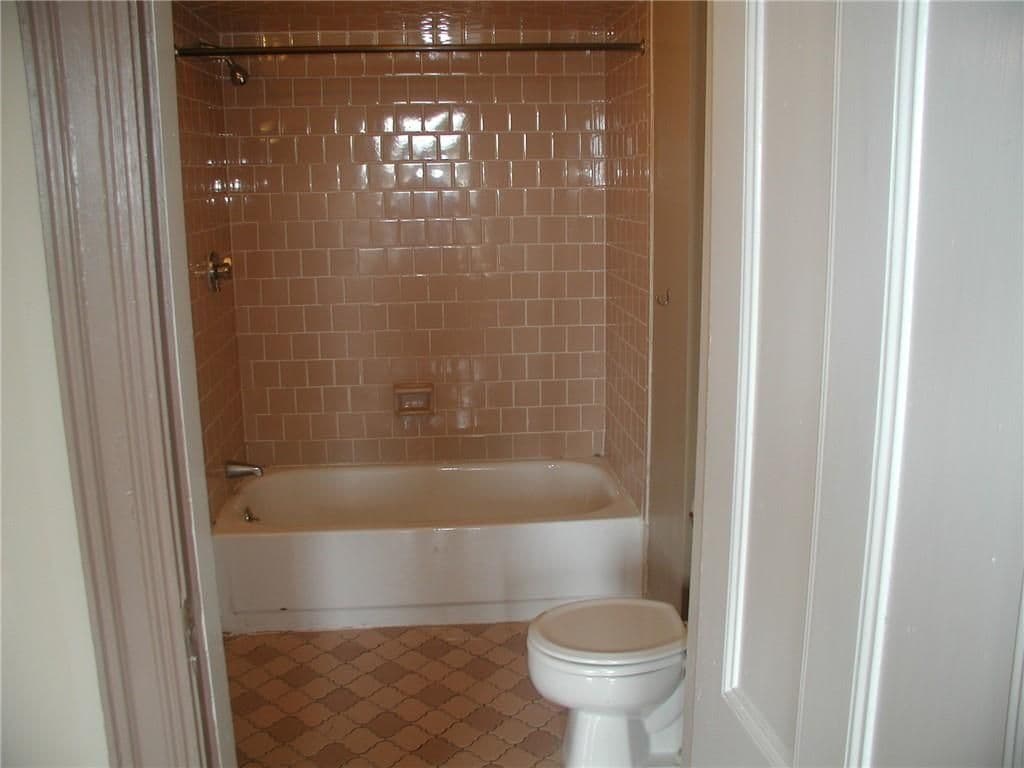 Building Photo - 100 Bowen St