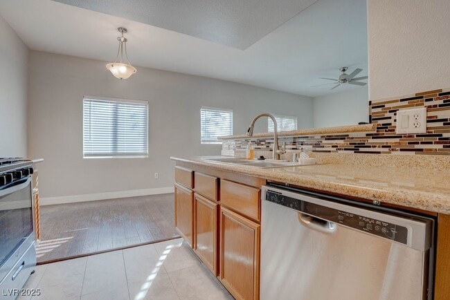 Building Photo - 7701 W Robindale Rd