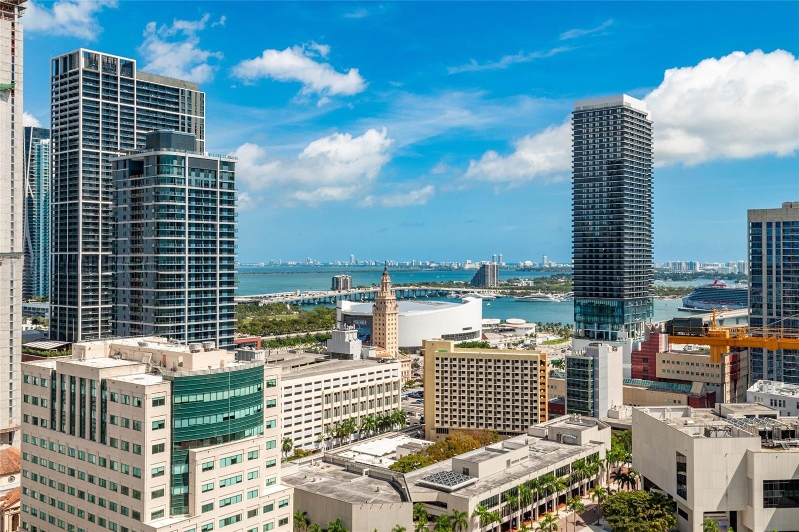 Building Photo - 225 N Miami Ave