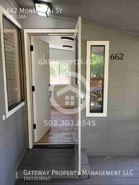 Building Photo - 662 Monmouth St