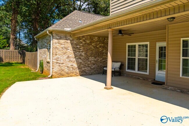 Building Photo - 100 River Meadow Way