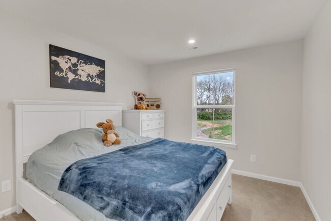Building Photo - Beautiful Townhome!! Great Location!!