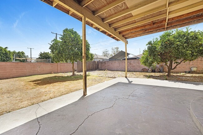 Building Photo - Beautiful SFR 3 BD| 2 Bath