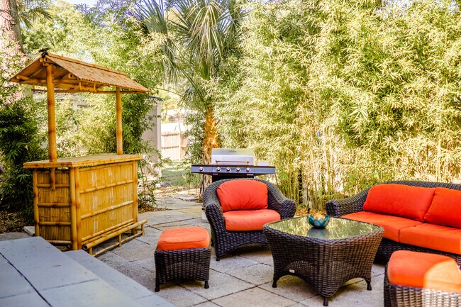 Building Photo - 1007 12th Ave N