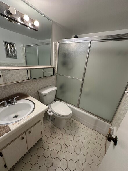 Building Photo - 467 Golden Isles Dr