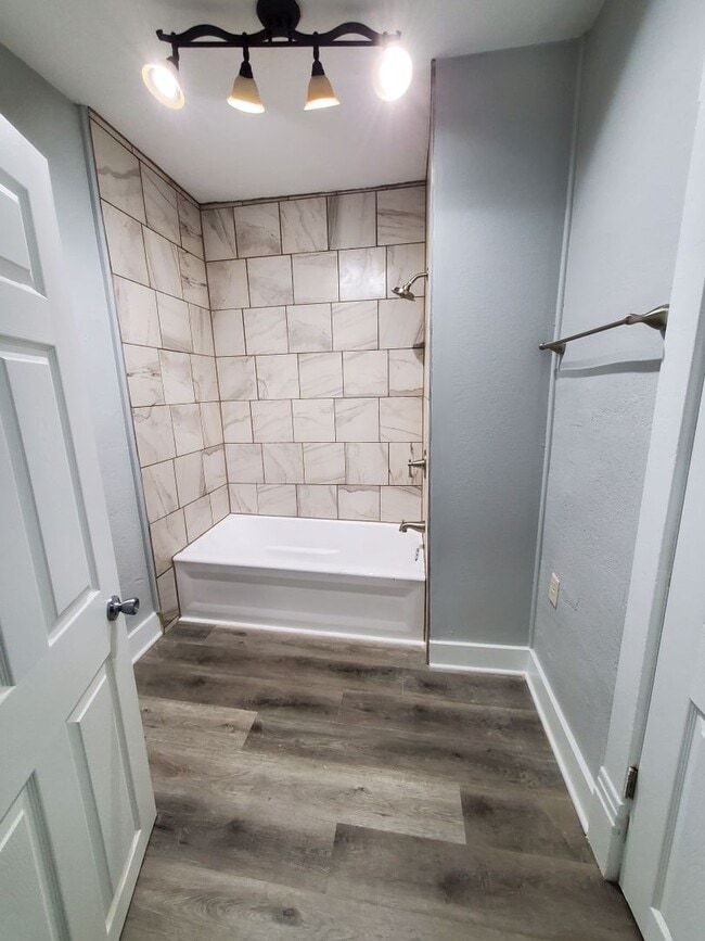 Building Photo - 164 N Lincoln Ave