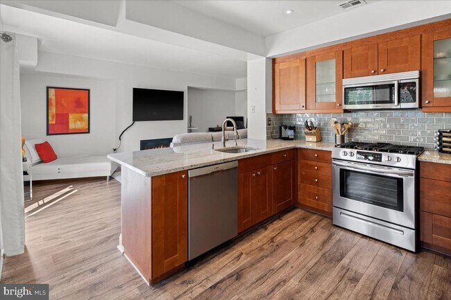 Building Photo - 9 Cromwell Ct