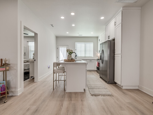 Building Photo - 1644 N Leverett Ave