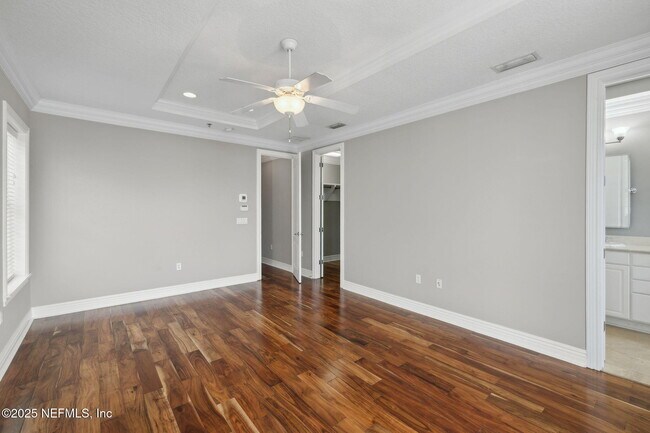 Building Photo - 137 3rd St S