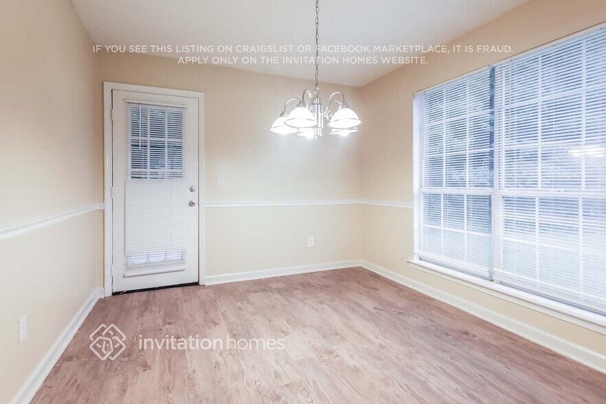 Building Photo - 220 Rosewood Dr