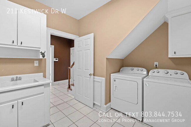 Building Photo - 211 Kestwick Dr W