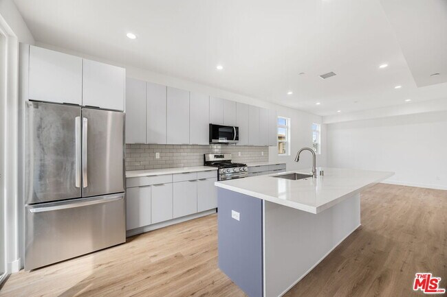 Building Photo - 11255 Hatteras St