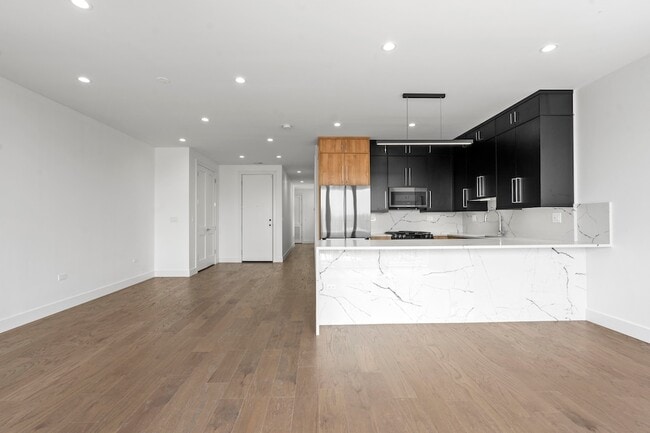 Building Photo - 3008 W Belmont Ave