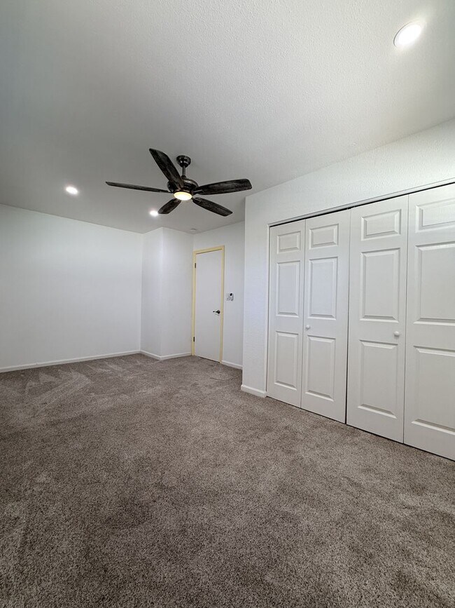 Building Photo - 2245 Sandia Dr