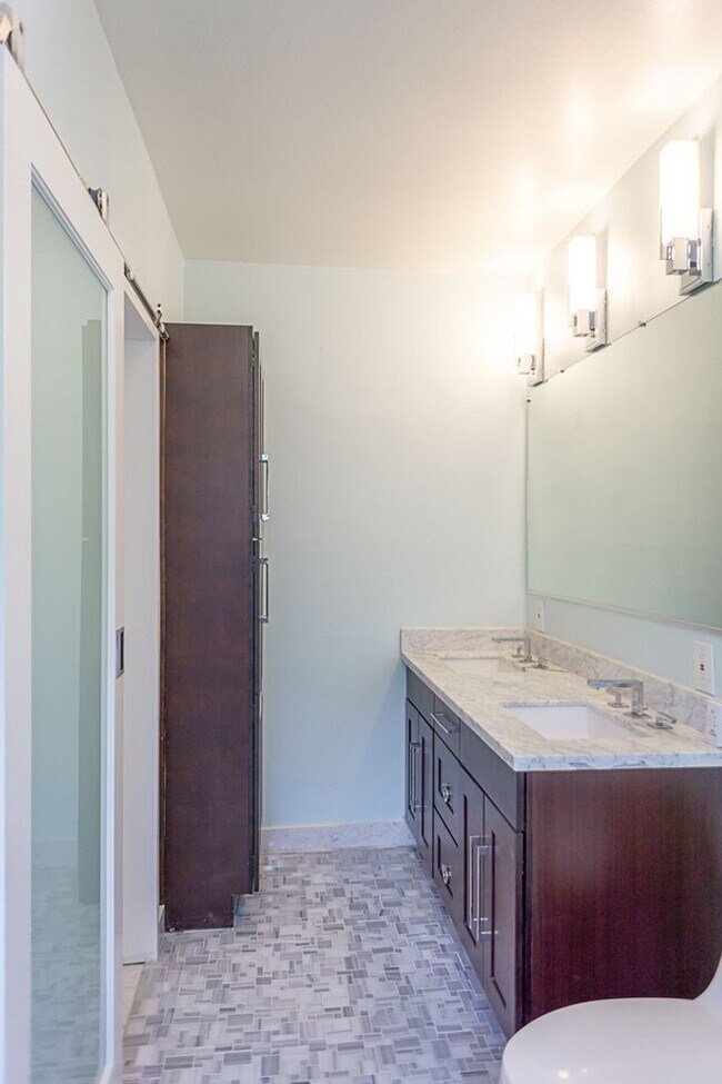 Building Photo - 2bd/2ba Seattle Condo