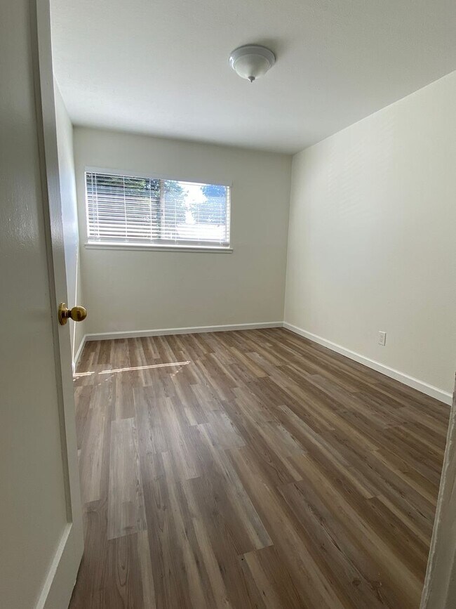 Building Photo - 3 BD/ 1BATH HOUSE LOCATED NEAR DOWNTOWN VA...