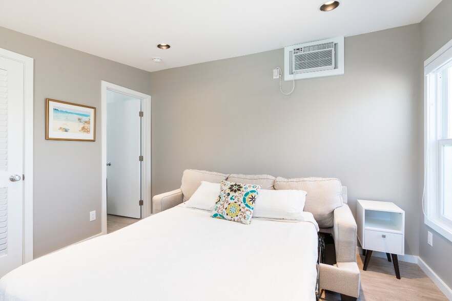 Building Photo - 930 Pueo St