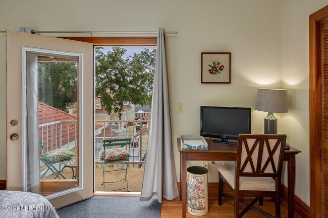 Building Photo - 2716 Oak St