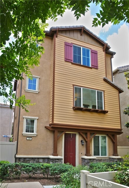 Building Photo - 735 Banyan Wy