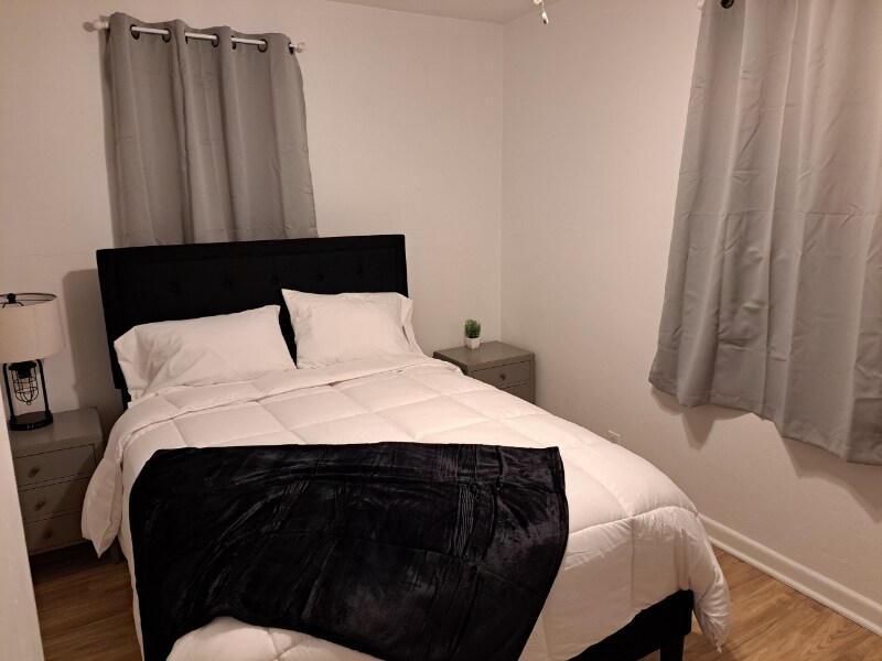 Building Photo - 337 Woodview Ave