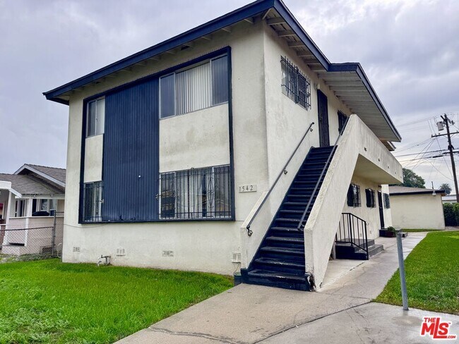 Building Photo - 1540 W 60th St