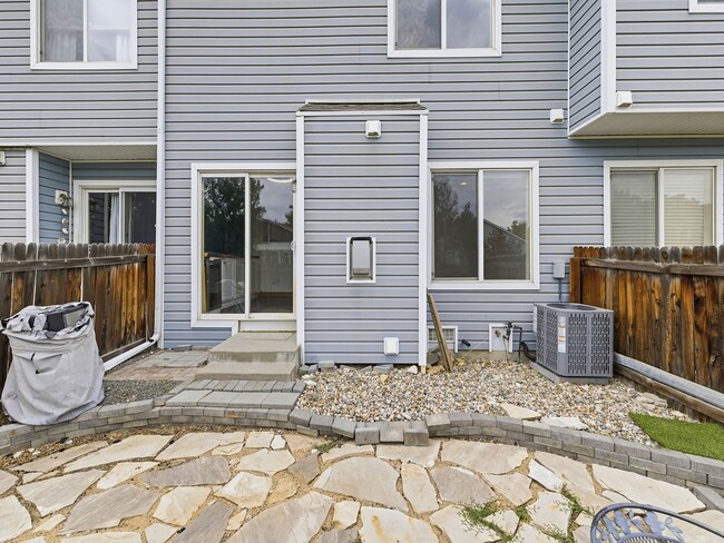 Building Photo - 1650 Oak Creek Dr