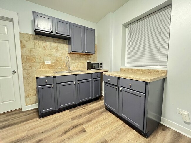 Building Photo - 7026 S Wentworth Ave